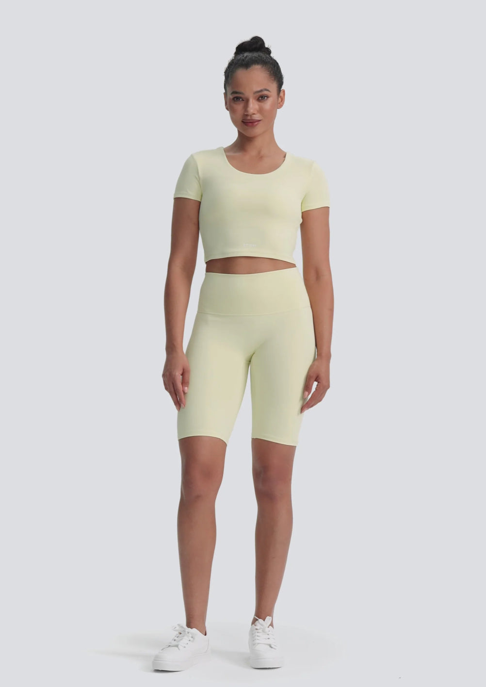 Crop top con cuello redondo